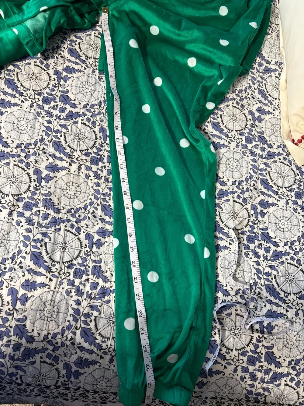Women's size Medium Green Polka Dot 'Merry' Pajama Set - worn once joggers